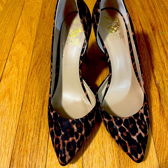 Vince Camaro Leopard Stilletto Pointed Toe Heels. - Picture 3 of 4